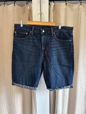 Like new Levi’s 511 Jean shorts- 36